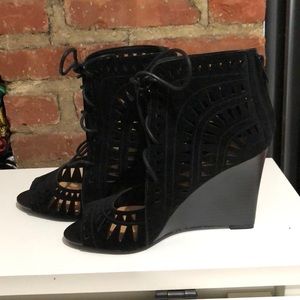 Shoedazzle Tracey wedges size 7.5